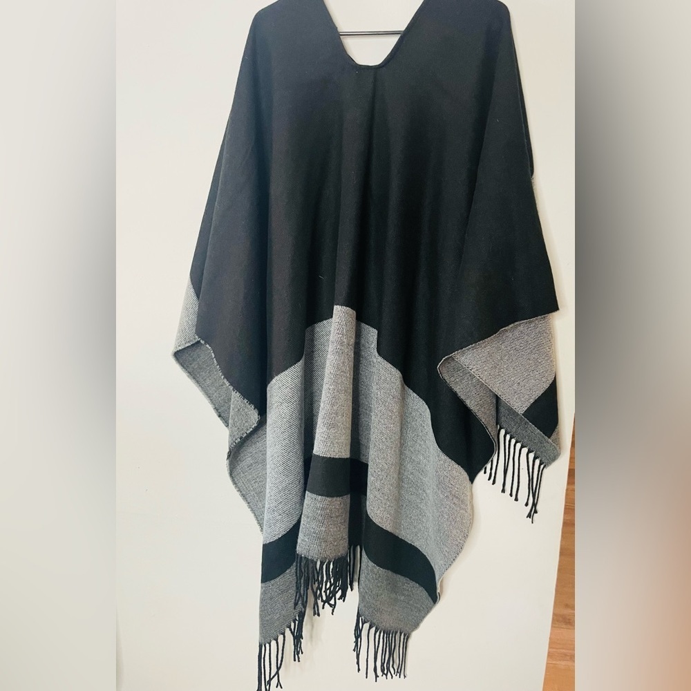 Apt. 9 Black and Gray Women's Poncho - Picture 5 of 6